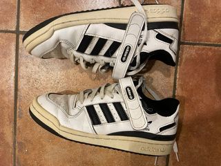 Adidas - Zapatillas blancas y negras