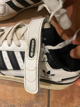 Adidas - Zapatillas blancas y negras
