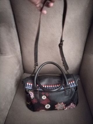Bolso negro y multicolor