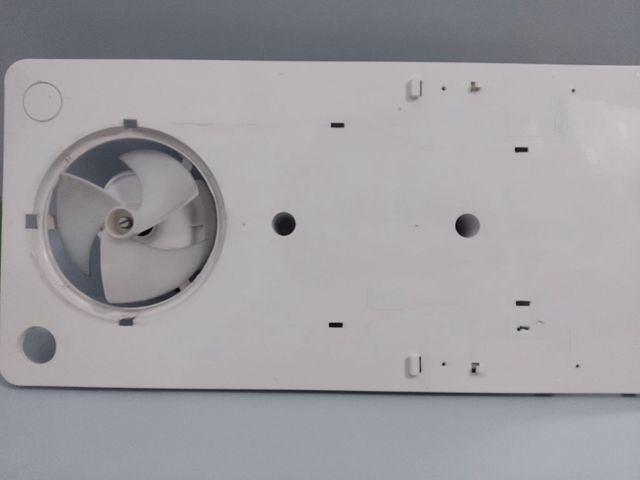 Tapa+aleta+soporte ventilador Frigorífico Balay