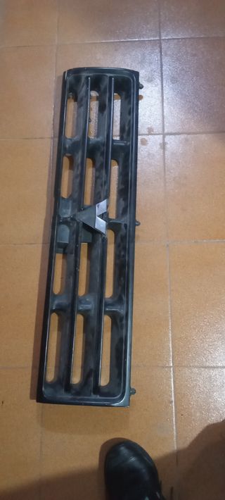 Rejilla delantera Mitsubishi pajero 