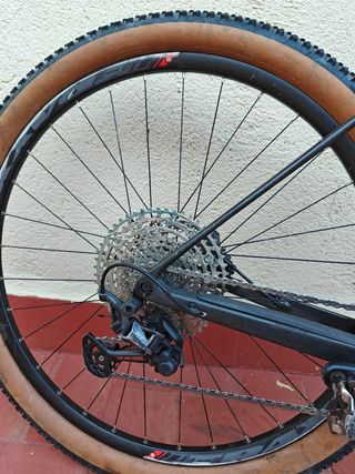 Scott Scale 925 carbono
Talla L  1'72-1'85