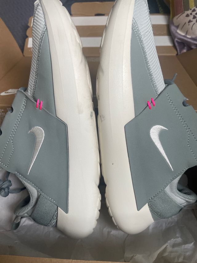 Zapatillas Nike gris talla 40 Nuevas. Precio 65€