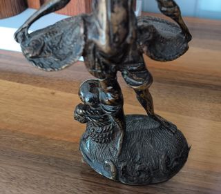 Escultura bronce niño pescador