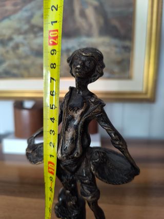 Escultura bronce niño pescador