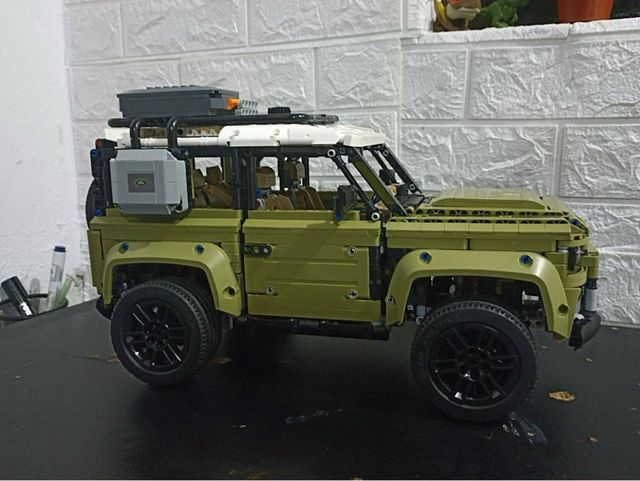 Bloques Technic Land Rover Defender 42110 leg