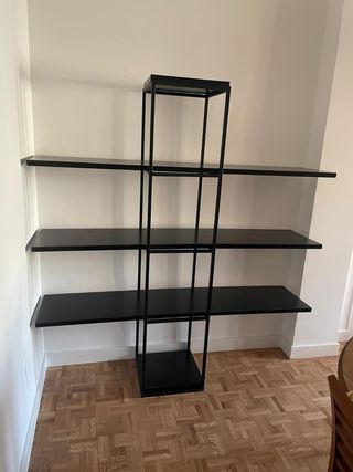 Estantería de madera