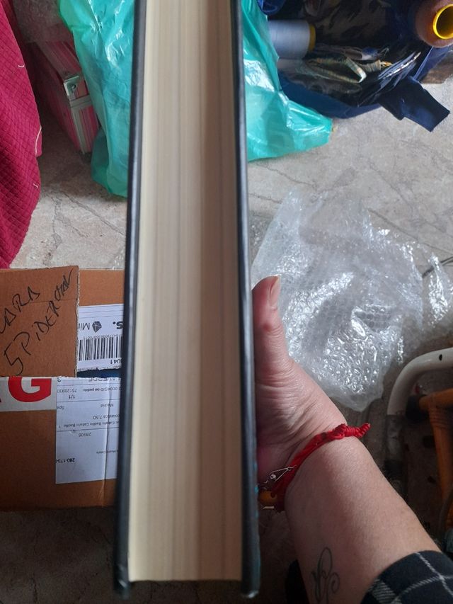 Leopardo Negro, Lobo Rojo