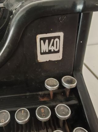 Maquina de escribir Hispano Olivetti M40