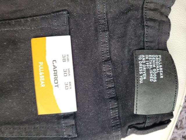 Vaqueros Pull&Bear Carrot negros, talla 38