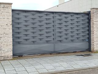 Puertas metálicas, vallas y cerramientos 
