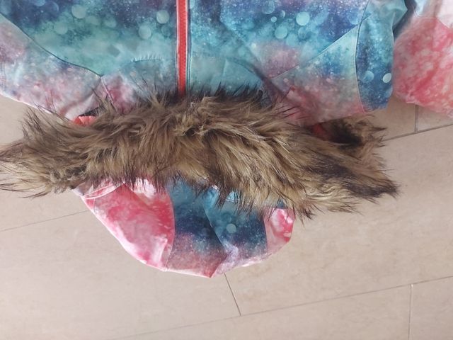 Plumifero niña nieve colorido