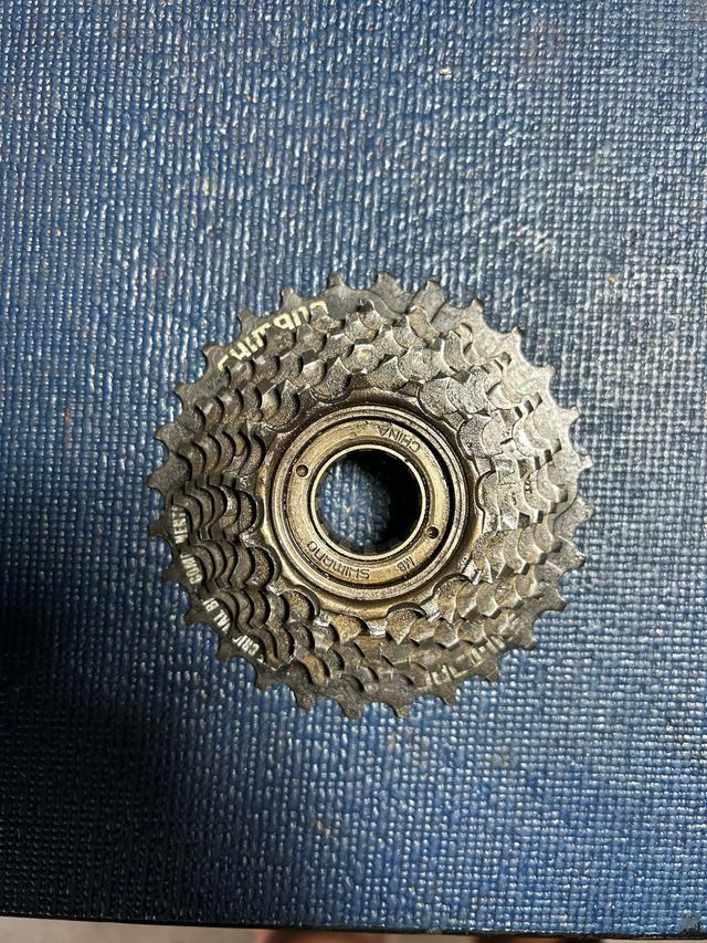 Piñonera Shimano 7v roscada