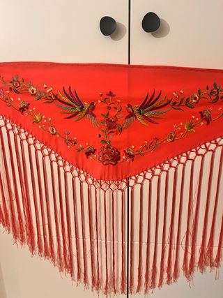 Mantón flamenco rojo bordado