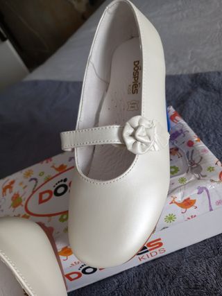 NUEVOS Preciosos zapatos niña