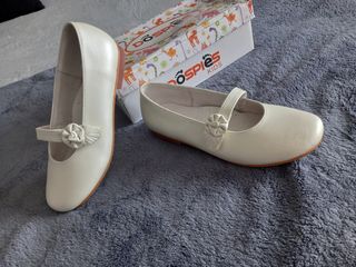 NUEVOS Preciosos zapatos niña