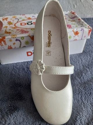 NUEVOS Preciosos zapatos niña