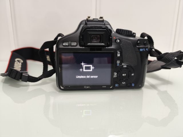 Cámara CANON EOS 550D