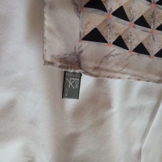 foulard di seta con riproduzione di mosaici marmi