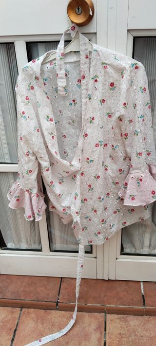 Camisa flamenca roja y blanca