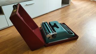Maquina de escribir Olivetti Studio 44
