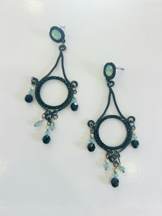 Pendientes negros y azul 