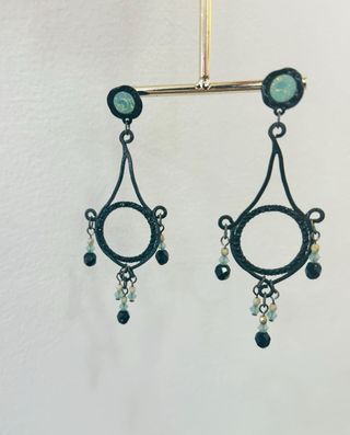Pendientes negros y azul 