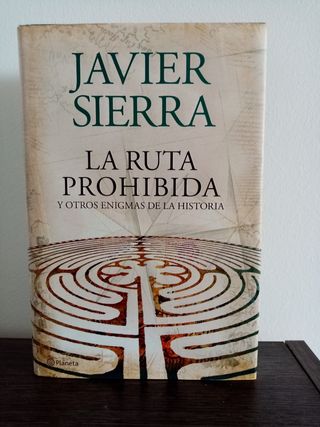 2 Libros Julia Navarro y 2 libros Javier Sierra