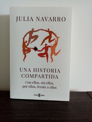 2 Libros Julia Navarro y 2 libros Javier Sierra