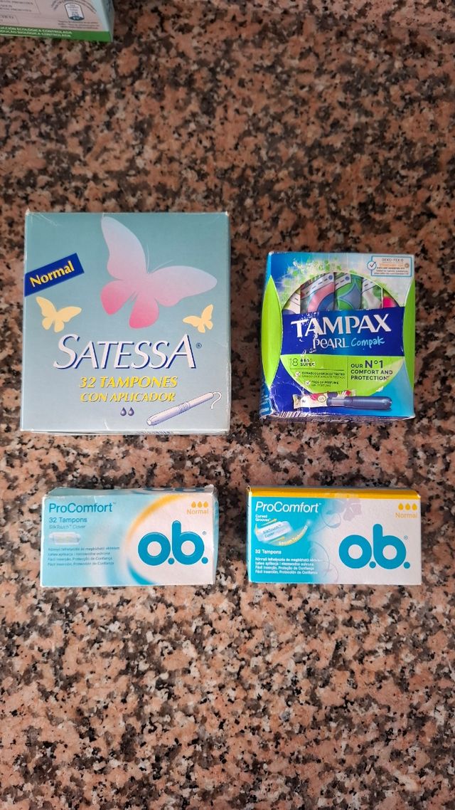 Lote de 4 cajas de tapones más de 100