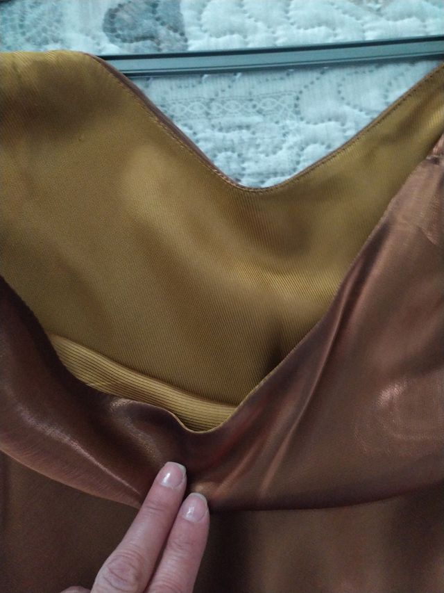 Vestito elegante marrone e oro