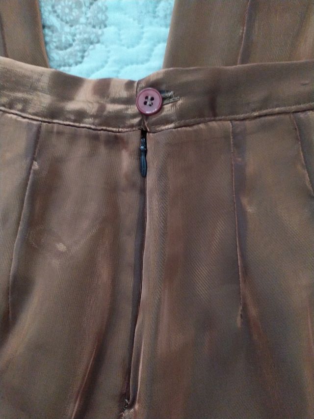 Vestito elegante marrone e oro