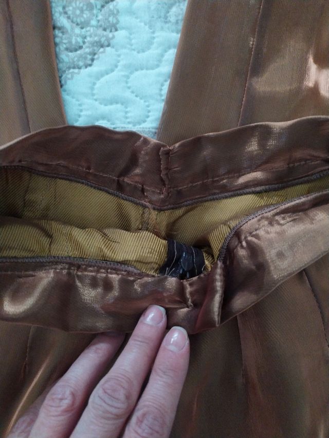 Vestito elegante marrone e oro