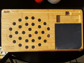 Escritorio de bambú LAPZER sin abrir.