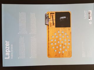 Escritorio de bambú LAPZER sin abrir.