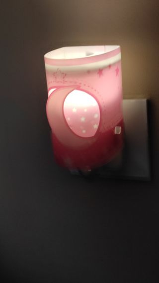 Lámpara de techo y luz anti miedo infantil en rosa