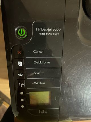 Mobiliario de Oficina  y ordenador de sobremesa .