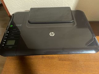 Mobiliario de Oficina  y ordenador de sobremesa .