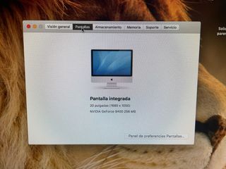Mobiliario de Oficina  y ordenador de sobremesa .