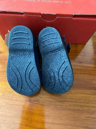 Sapatos Victoria Bebê - Nº 18