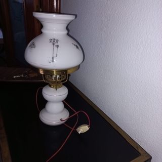 Lampara vintage porcelana blanca y dorada