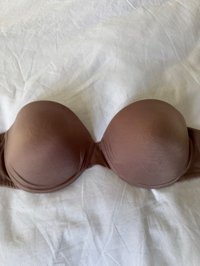 Sujetador sin tirantes, color topo