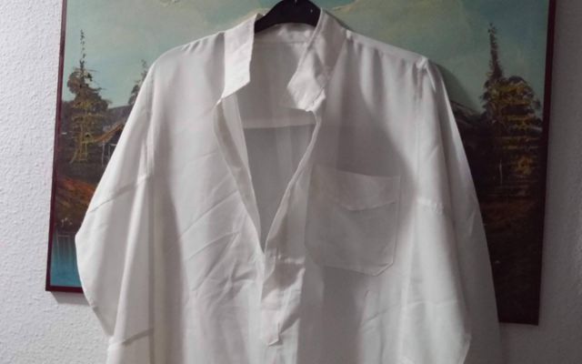 Chilaba blanca en tela muy fina y suave.