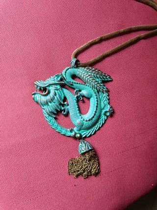 Collar dragón turquesa dorado