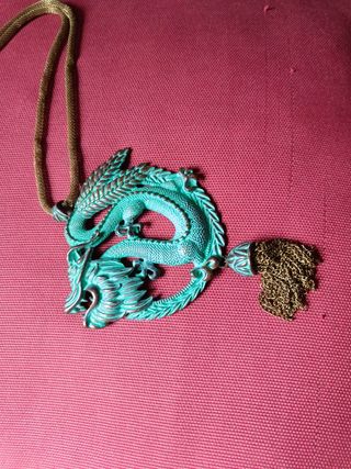 Collar dragón turquesa dorado
