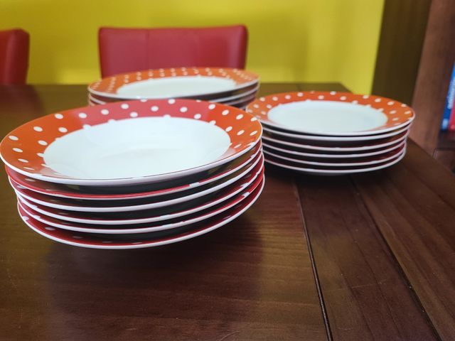 Vajilla lunares rojos - Porcelana