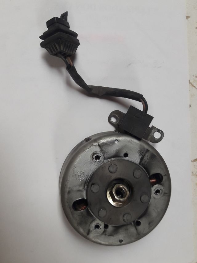 Plato magnético Piaggio zip 4t 49cc 