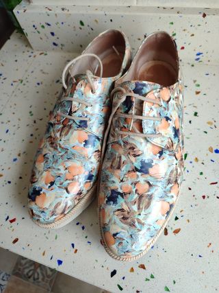  Zapatos Hispanitas multicolor no son de charol ..
