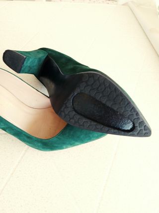 Zapatos tacón verde ante
