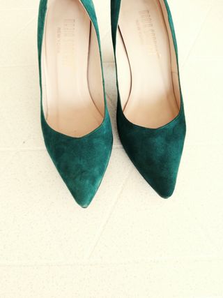 Zapatos tacón verde ante
